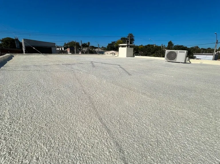 Terraza o azotea impermeabilizada con espuma de poliuretano proyectado