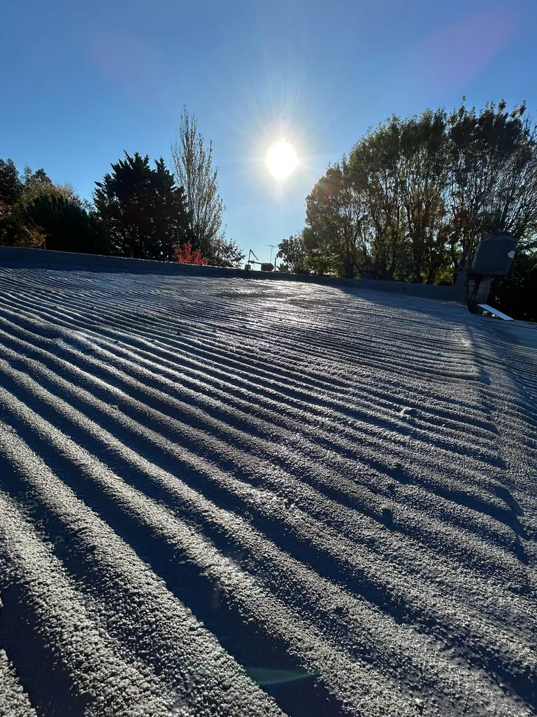 Terraza con la capa de terminación de la impermeabilización renovada